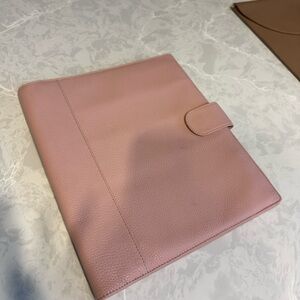 Levenger Carrie Softolio, Letter Size - Blush Color